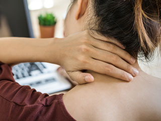 Picture of a woman with neck pain